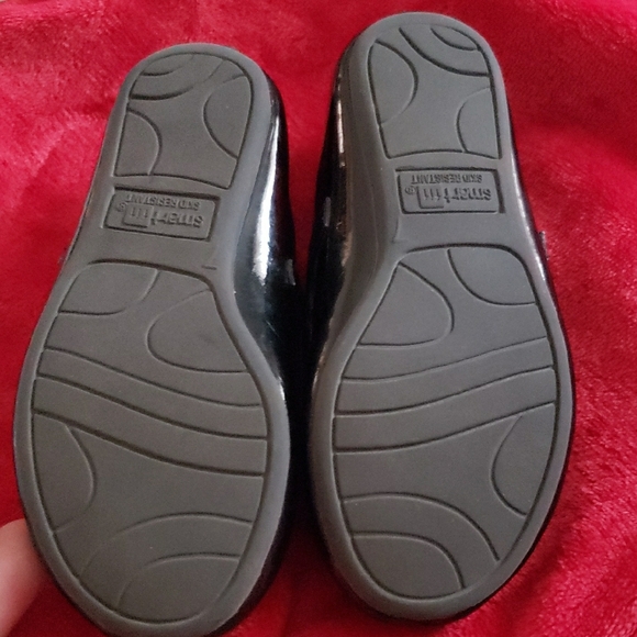 Elegant Black Patent Leather Flats - Picture 5 of 7